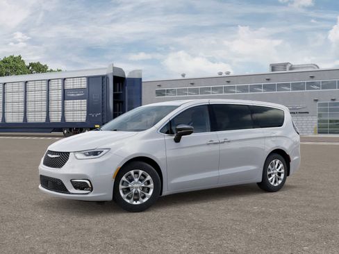 New 2026 Chrysler Pacifica Select image 2