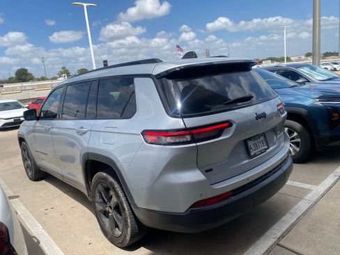 Used 2021 Jeep Grand Cherokee L Laredo RWD image 15
