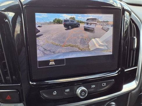 Used 2023 Chevrolet Traverse LT AWD/4WD image 9