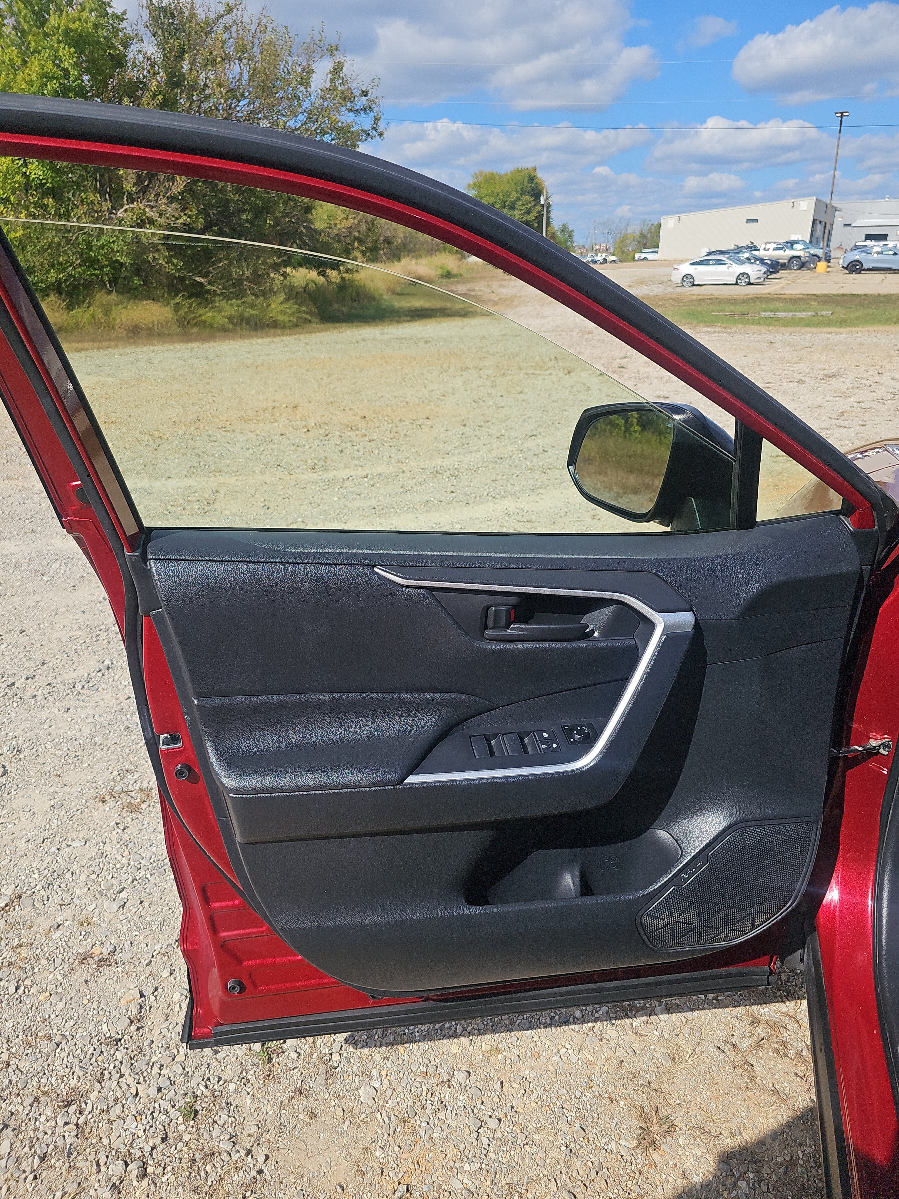 Used 2019 Toyota RAV4 LE w/ Carpet Mat Package AWD/4WD image 19