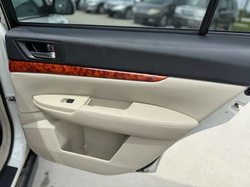 Used 2010 Subaru Outback 2.5i Limited image 22