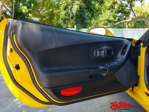 Used 2004 Chevrolet Corvette Convertible w/ Preferred Equipment Group image 19