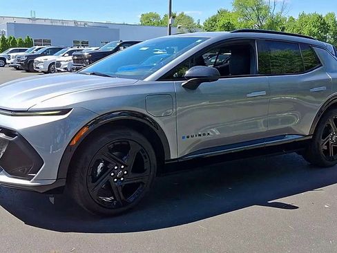 New 2025 Chevrolet Equinox EV RS w/ Convenience Package II image 4