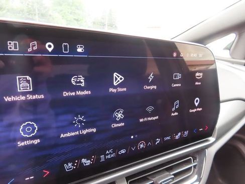 Used 2025 Chevrolet Equinox EV RS w/ Convenience Package II AWD/4WD image 21