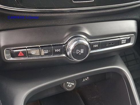 Used 2021 Volvo XC40 T5 R-Design w/ Advanced Package image 19