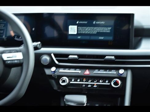 Certified 2025 Hyundai Sonata SE image 14