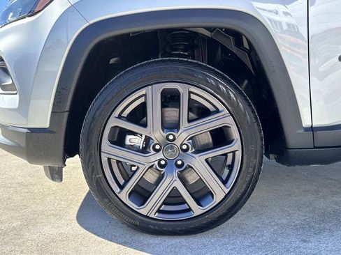 New 2026 Jeep Compass Latitude image 5