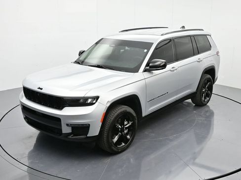 Used 2023 Jeep Grand Cherokee L Limited w/ Luxury Tech Group II image 27