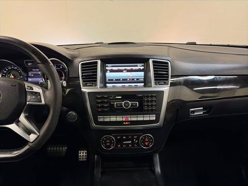 Used 2015 Mercedes-Benz GL 63 AMG 4MATIC image 32