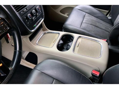 Used 2019 Dodge Grand Caravan SXT image 13