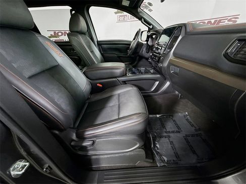 Used 2024 Nissan Titan PRO-4X image 30