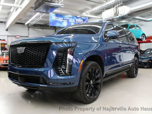 Used 2025 Cadillac Escalade ESV Sport Platinum w/ LPO, ONYX Package image 77