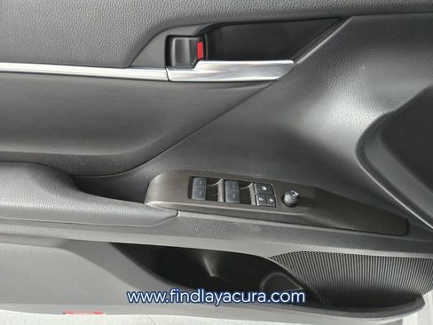 Used 2024 Toyota Camry SE image 19