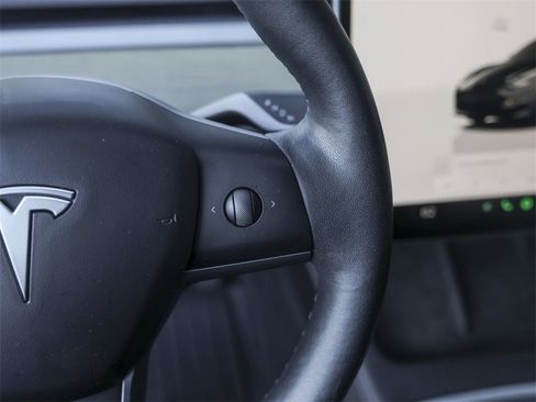 Used 2023 Tesla Model 3 Standard Range image 17