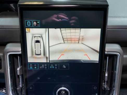 Used 2025 GMC Yukon XL Denali image 23