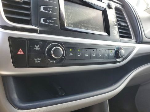 Used 2018 Toyota Highlander LE image 21