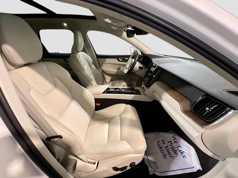 Used 2021 Volvo XC60 T5 Momentum w/ Protection Package Premier image 19