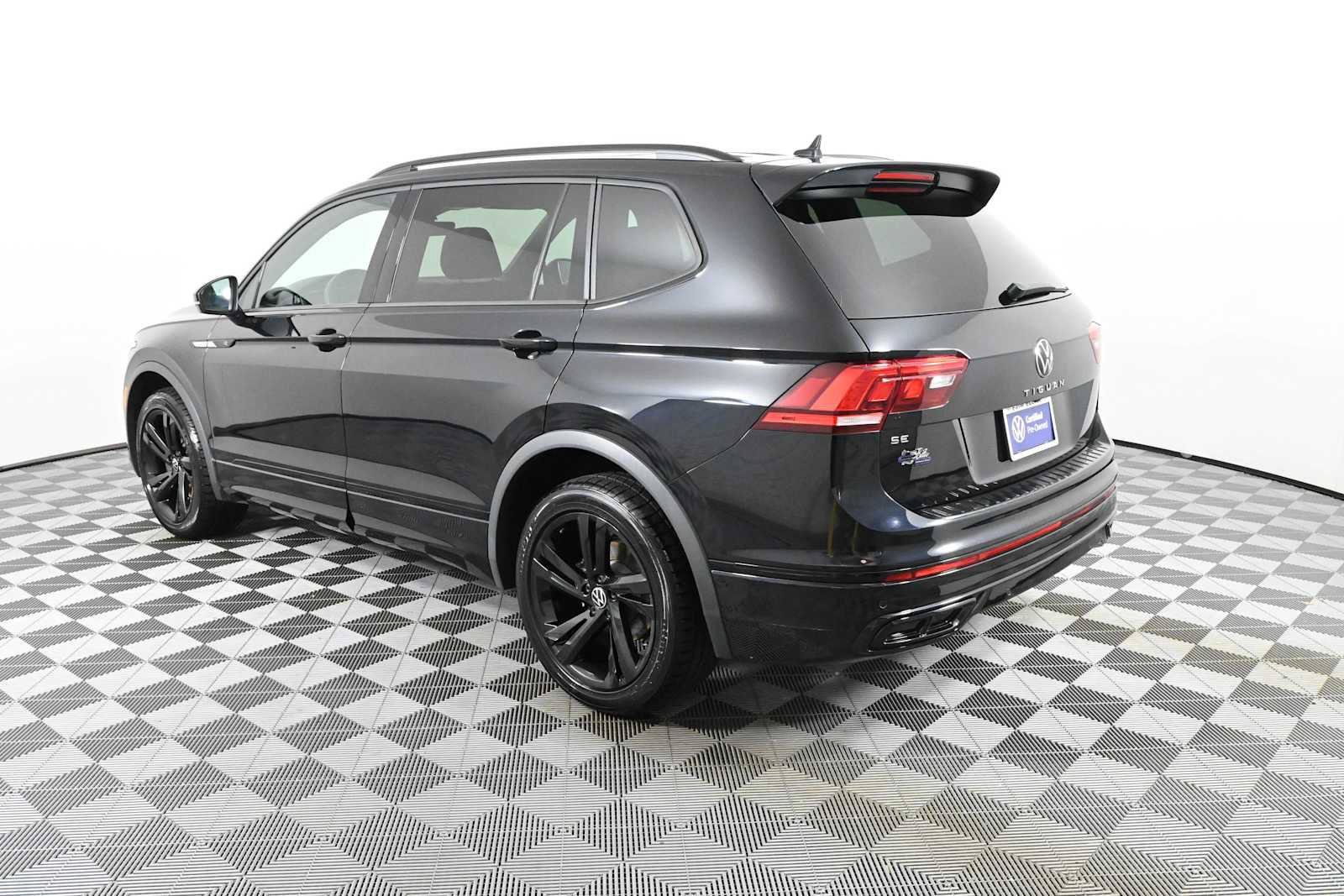 Certified 2023 Volkswagen Tiguan SE R-Line FWD image 6