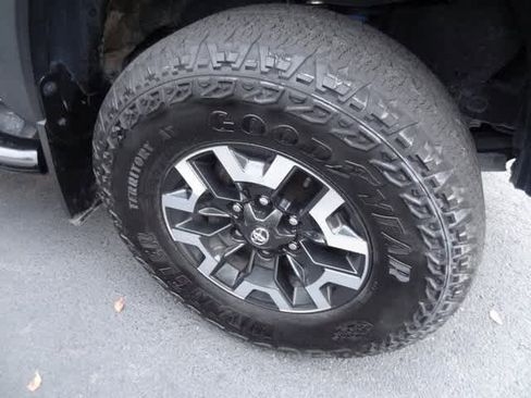 Used 2023 Toyota Tacoma TRD Off-Road image 15