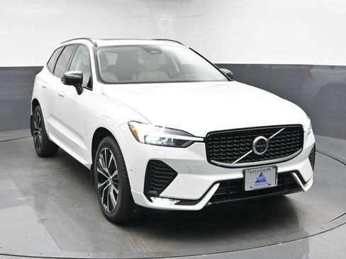 Used 2023 Volvo XC60 B5 Plus w/ Climate Package AWD/4WD image 2