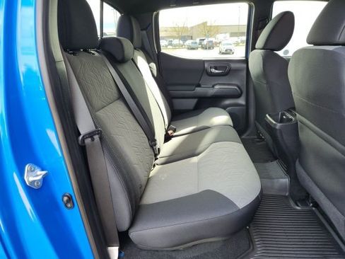 Certified 2021 Toyota Tacoma TRD Off-Road image 21