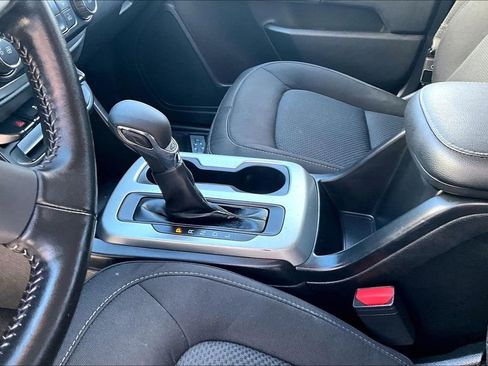 Used 2022 Chevrolet Colorado LT AWD/4WD image 18