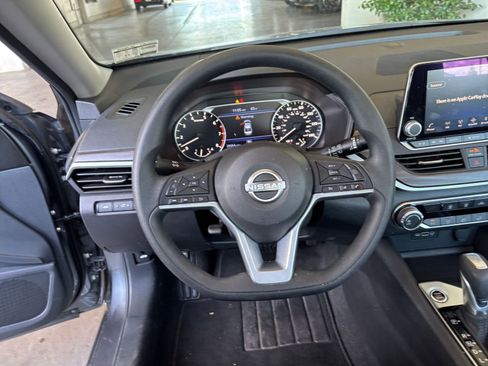 Used 2025 Nissan Altima 2.5 SV FWD image 29