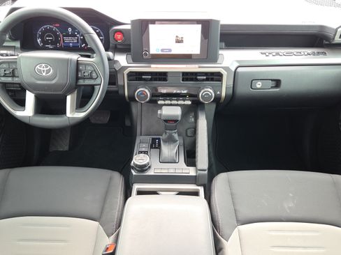 Certified 2025 Toyota Tacoma TRD Off-Road AWD/4WD image 17
