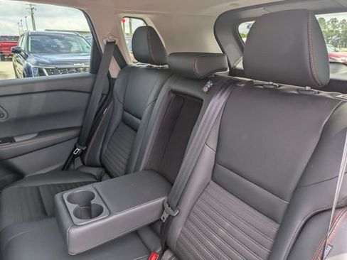 Used 2025 Nissan Rogue SV AWD/4WD image 29