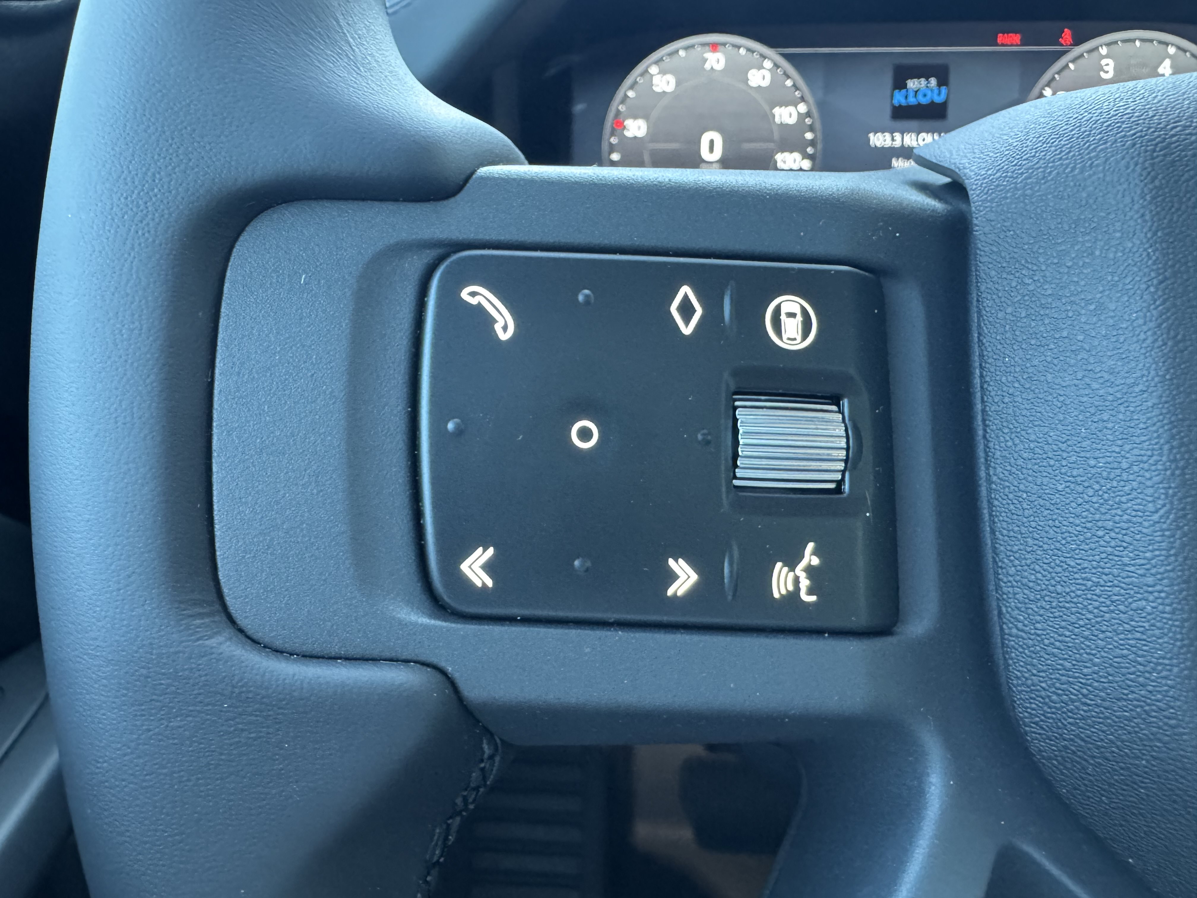New 2026 Land Rover Defender 130 X-Dynamic SE AWD/4WD image 17