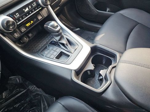 Used 2019 Toyota RAV4 XLE Premium w/ Cold Weather Package AWD/4WD image 33