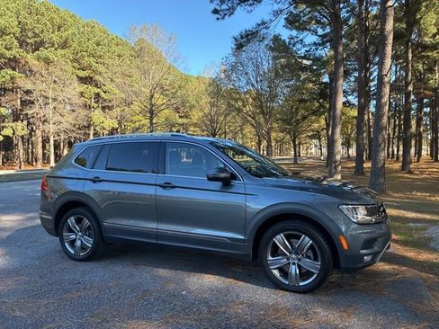 Used 2020 Volkswagen Tiguan SEL image 2