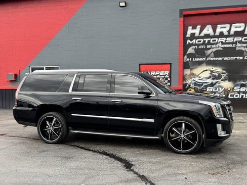 Used 2020 Cadillac Escalade ESV Luxury image 2