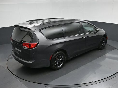 Used 2020 Chrysler Pacifica Touring-L image 87