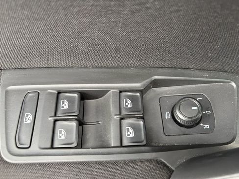 Used 2018 Volkswagen Tiguan S AWD/4WD image 12