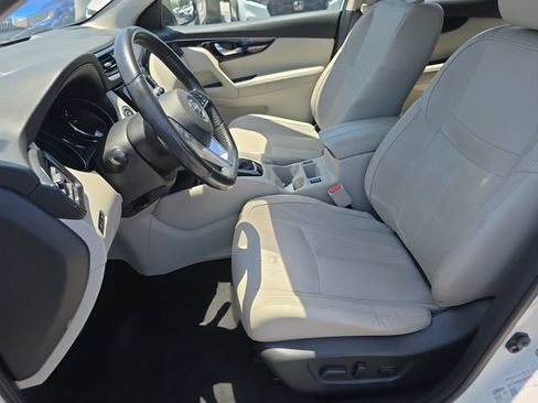 Used 2017 Nissan Rogue Sport SL w/ SL Premium Package FWD image 11