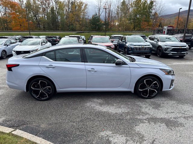 Used 2025 Nissan Altima 2.5 SR w/ SR Premium Package AWD/4WD image 18