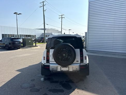 Used 2023 Land Rover Defender 110 S AWD/4WD image 4
