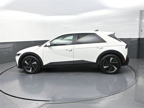 New 2025 Hyundai Ioniq 5 SE image 5