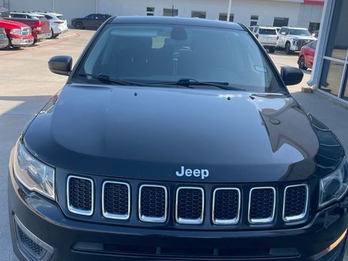 Used 2021 Jeep Compass Sport FWD image 3