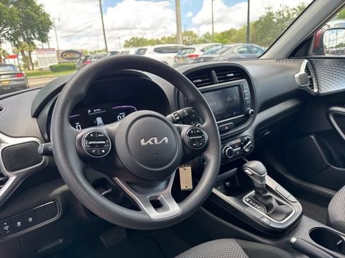 Used 2025 Kia Soul LX w/ LX Technology Package FWD image 22