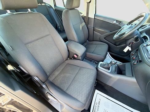 Used 2015 Volkswagen Tiguan S image 14