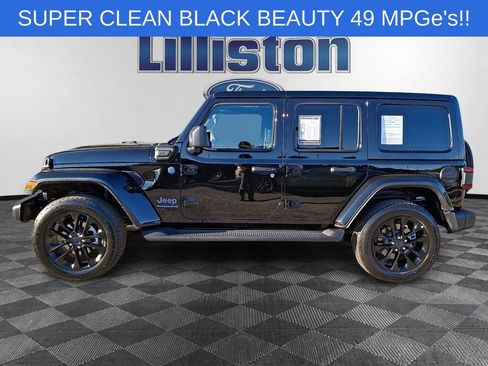 Used 2025 Jeep Wrangler Unlimited Sahara AWD/4WD image 7