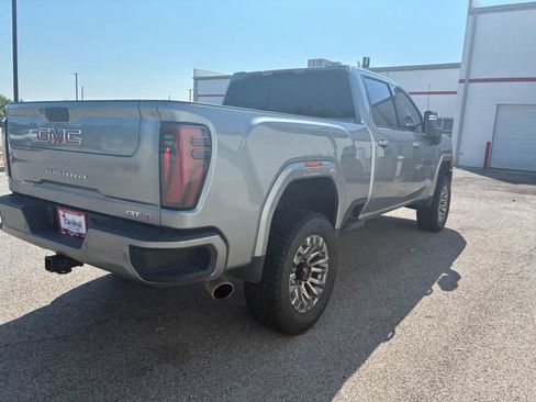 Used 2024 GMC Sierra 2500 AT4 w/ AT4 Preferred Package AWD/4WD image 10
