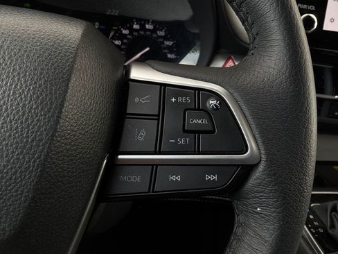 Used 2026 Toyota Sienna XLE FWD image 41