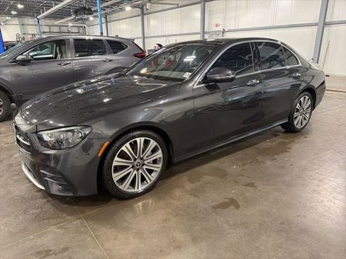 Used 2023 Mercedes-Benz E 350 4MATIC Sedan image 2