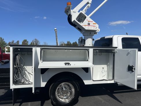 Used 2019 RAM 5500 Tradesman w/ Chrome Appearance Group image 6