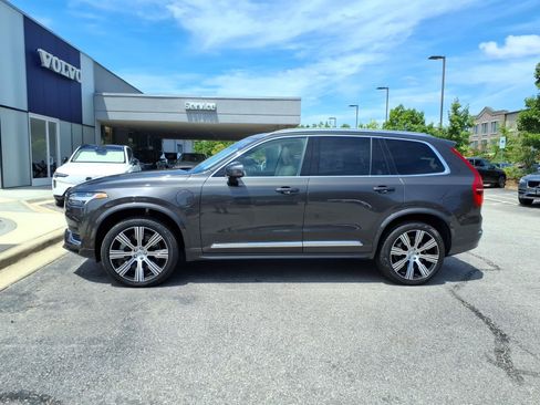 Used 2024 Volvo XC90 T8 Plus w/ Protection Package Premier AWD/4WD image 8