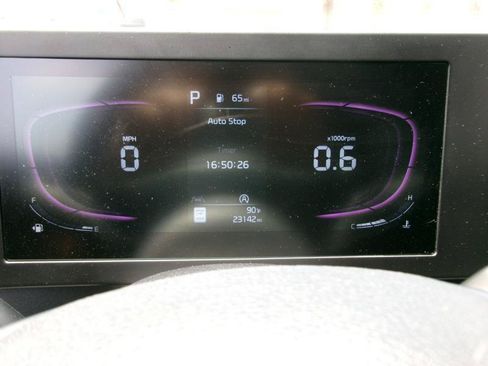 Used 2025 Kia Sportage LX FWD image 15