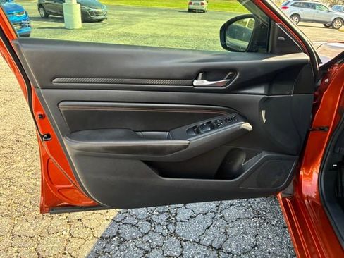 Used 2022 Nissan Altima 2.5 SR AWD/4WD image 10